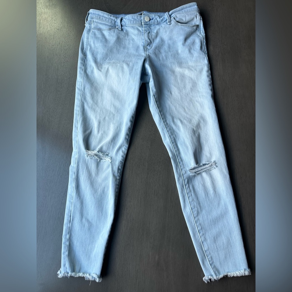 Abercrombie & Fitch distressed ankle cropped Jeans